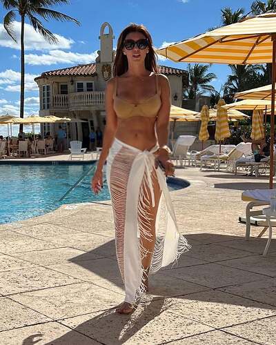 trump-lawyer-alina-habba-looking-sexy-af-at-mar-a-lago-v0-undh4fh9o3zb1-2559504480