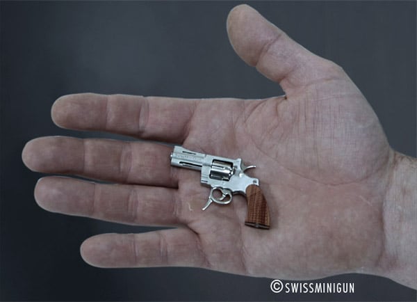 https://theawesomer.com/photos/2009/07/071509_gun_1.jpg